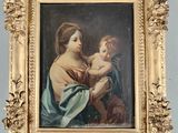 une image d'un tableau représentant une femme tenant un enfant dans ses bras