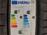 the tire tread of a car is shown with the energy label on it
