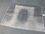 une photo d'un morceau de tissu posé par terre