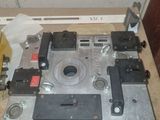 l'image d'une machine posée sur une table