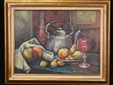 une nature morte représentant des pommes et une théière