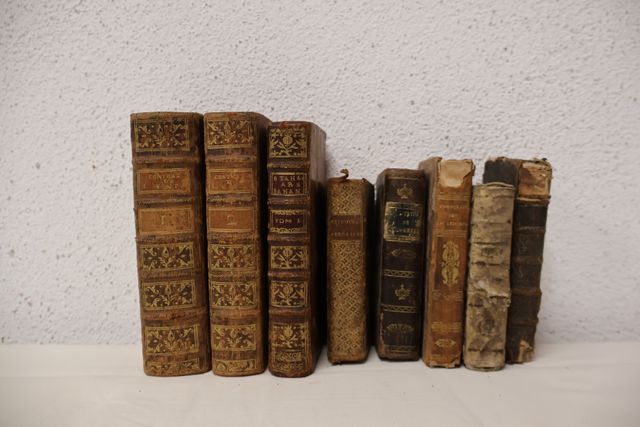 Lot de livres du 18° siècle dont traité des retraits pour servir ...
