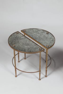 paire de tables d'appoint en laiton et en verre avec plateau miroir