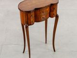 l'image d'une petite table en bois avec un tiroir en dessous