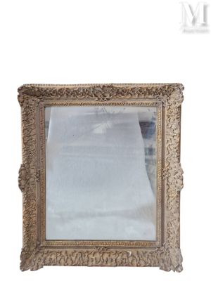 l'image d'une photo représentant un miroir sur fond blanc