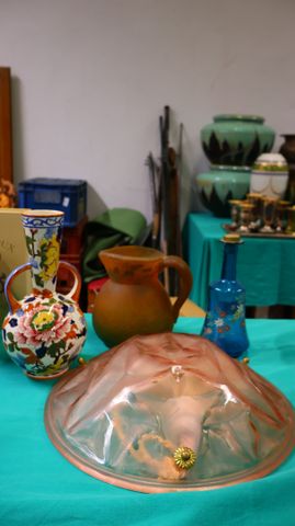 Gaston de Feure : pichet en verre doublé coloré (recollé), vase e...