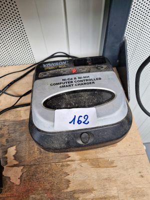 Chargeur de piles fiaire VANSON