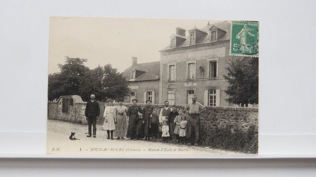 Boussac-Bourg Maison d’école et Mairie. TBE.