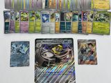 beaucoup de cartes pokemon différentes sur la table