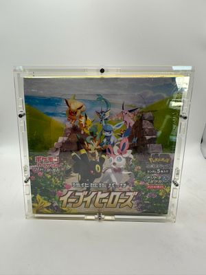Le boîtier du DVD est transparent et comporte l'image d'un groupe de personnages de dessins animés.