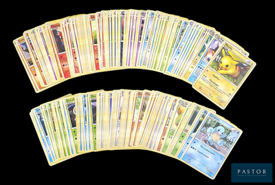 de nombreuses cartes Pokémon sur fond noir