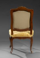 Chaise en noyer mouluré, sculpté à dossier plat violoné à dé… (photo 3)