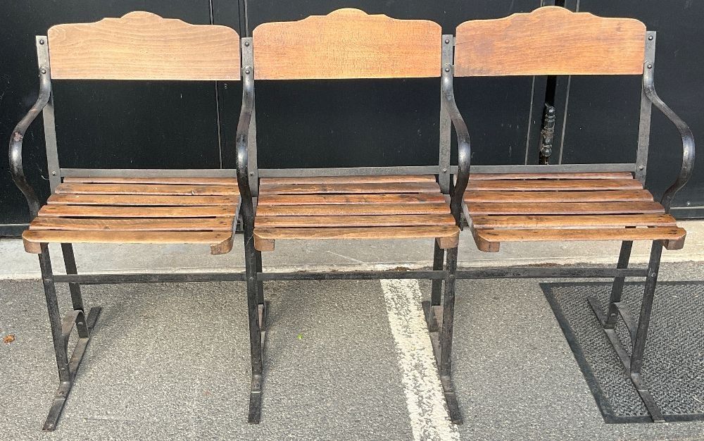 Suite de 3 fauteuils strapontins vintage en bois et métal.