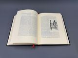 un livre ouvert avec le dessin d'un homme et d'une femme