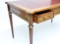 Bureau plat de forme rectangulaire en bois naturel ouvrant à… (photo 3)