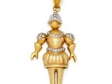 une image d'un pendentif représentant un personnage, serti d'or et de diamants
