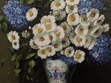une peinture de fleurs dans un vase sur une table
