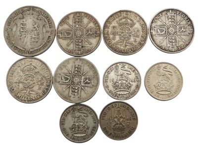 gros plan d'un paquet de pièces de monnaie sur une surface blanche