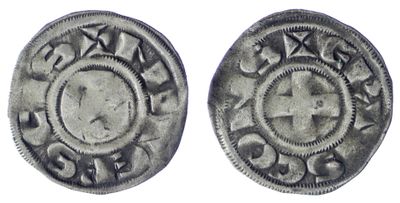 une pièce d'argent avec une croix au recto et une croix au verso
