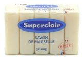 un savon en pain sur lequel est apposée une étiquette bleue
