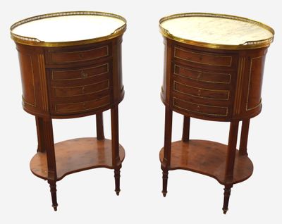 paire de tables de chevet françaises anciennes avec dessus en marbre