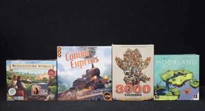 Plusieurs livres pour enfants sont alignés sur une surface noire.