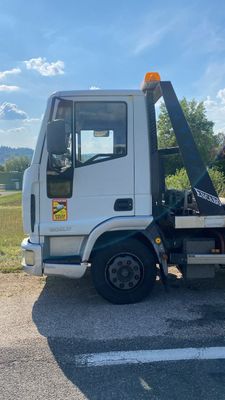 11 IVECO DEPANNEUSE Immatriculé GP-589-MR