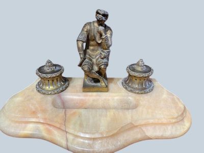 Encrier en marbre et en bronze doré avec sujet principal scu…