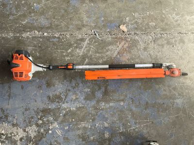 deux outils posés sur le sol