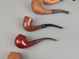 quatre types différents de tabacs à pipe alignés sur une table