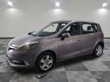 la photo d'une voiture grise garée dans un garage