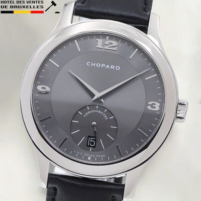 Montre pour homme Chopard avec bracelet en cuir noir et cadran argenté