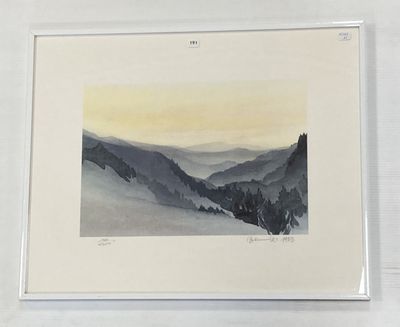 aquarelle encadrée représentant un paysage de montagne avec un ciel jaune