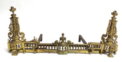Barre de foyer et chenets en bronze doré, à décor de colonne…
