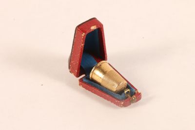 Dé à coudre en or jaune 750 ‰. Poinçon aigle, travail français à parti - Photo 1