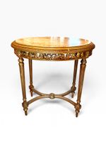 Table en bois doré ovale piétement à entretoise en X, style …