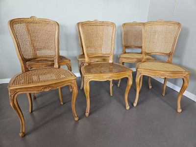 Ensemble de six chaises cabriolets de salle à manger en bois…