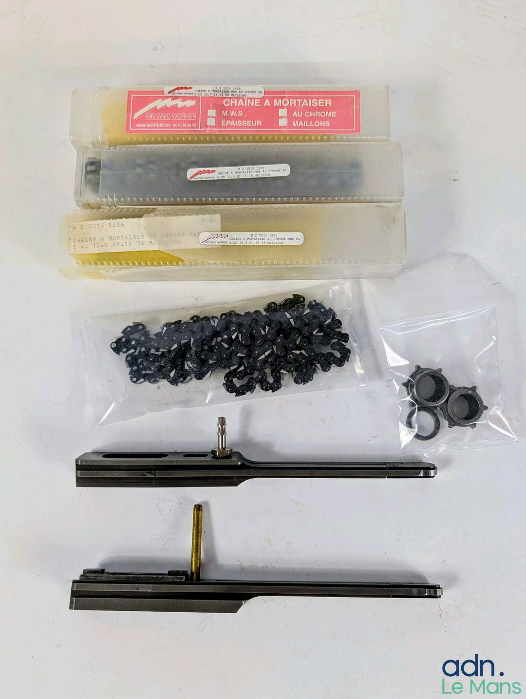 Lot de 4 chaînes à mortaiser, 2 guides et accessoires.