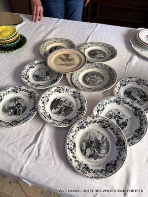 Lot d'assiettes parlantes dont Jeanne d'Arc - 11 pièces