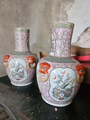two vases that are sitting on a table