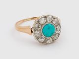 une bague en or sertie d'une turquoise entourée de diamants