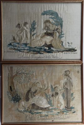 deux tableaux encadrés représentant deux peintures accrochées à un mur