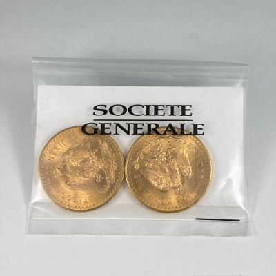 deux pièces d'or dans un sachet en plastique transparent portant un logo