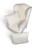 Bergère, les pieds en bois naturel cérusé blanc. (photo 2)