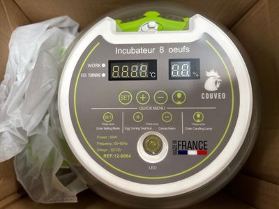 un boîtier contenant un compteur numérique