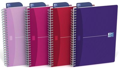 un lot de cinq cahiers à spirales de différentes couleurs