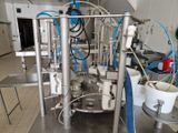 une image d'une machine qui se trouve dans une pièce