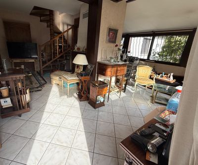 an image of a living room with a lot of furniture in it