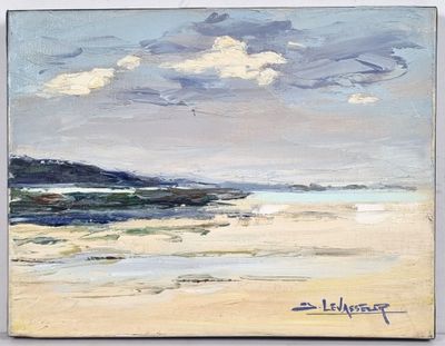 une peinture à l'huile représentant une scène de plage sous un ciel nuageux