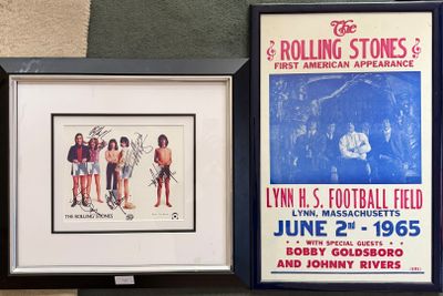 deux photos encadrées des Rolling Stones et du First American Field